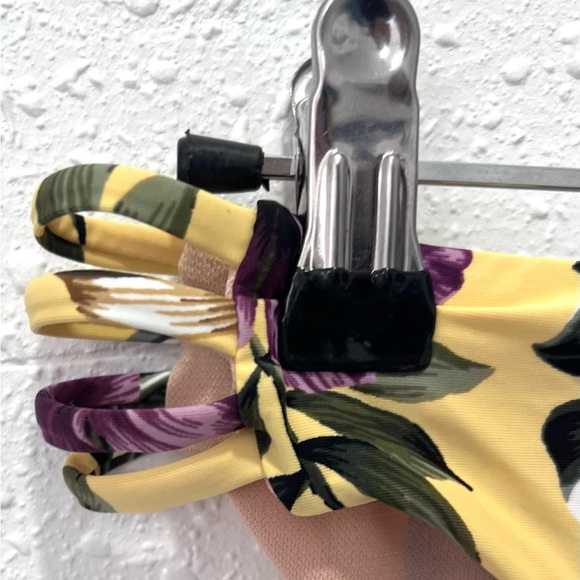 2 bottom piecesGianni Bini / Xhilaration Yellow and Black Bikini hipster M - Picture 4 of 6